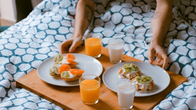 breakfast-in-bed newlywed activity calendar